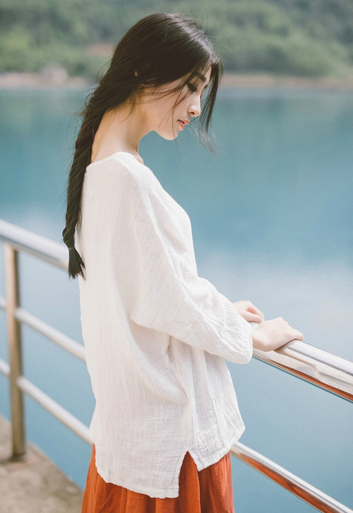 Kaiyun(中国)开云-_场边观众：球迷盛会尽显激情_，球迷观赛时看到精彩瞬间,会激动得