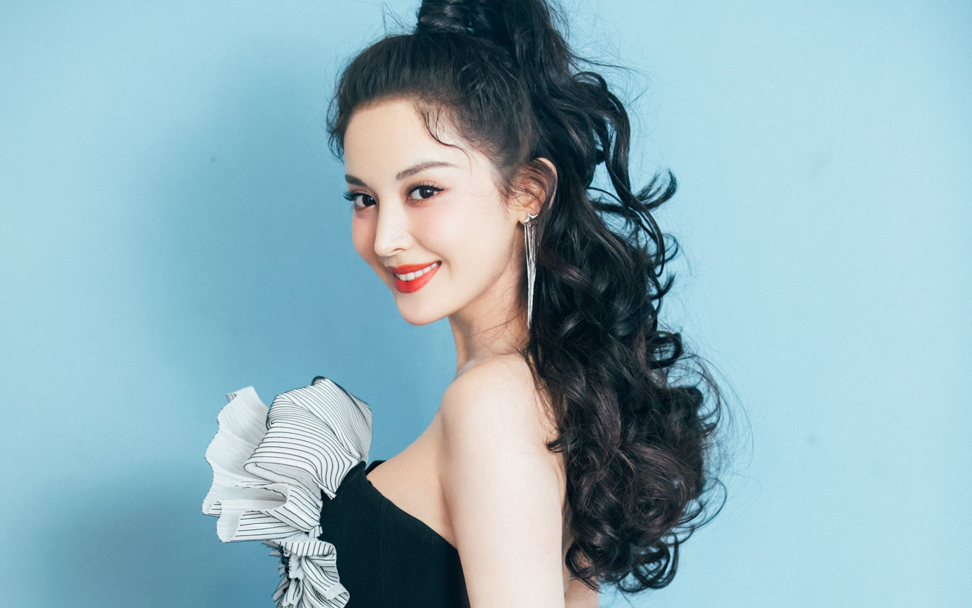 开云·Kaiyun网页版-足球社交互动数据影响转播推荐算法，足球赛事转播权的价值