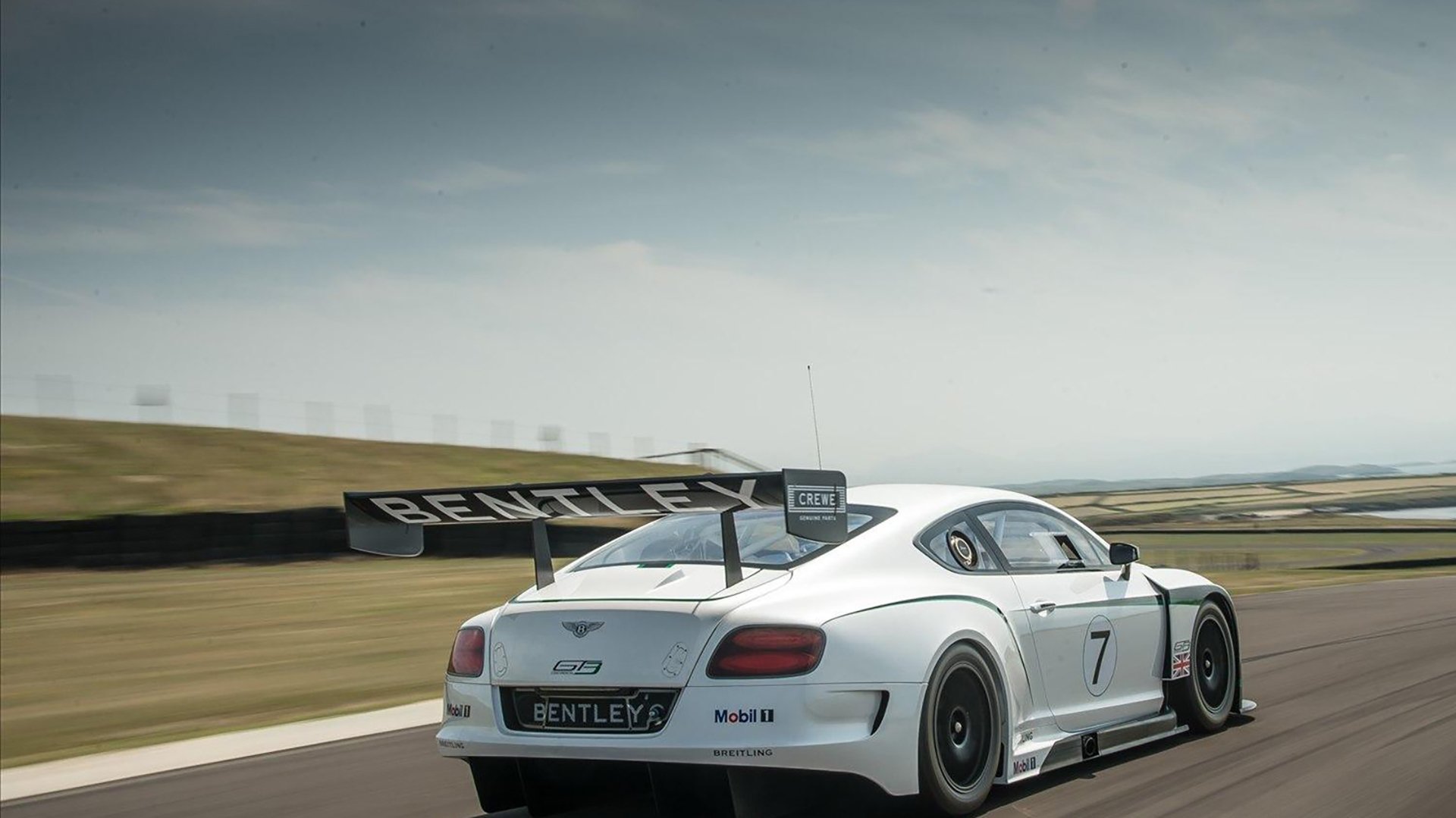 kaiyun体育app-跳水动作优雅精准，入水水花极小，跳水动作教程